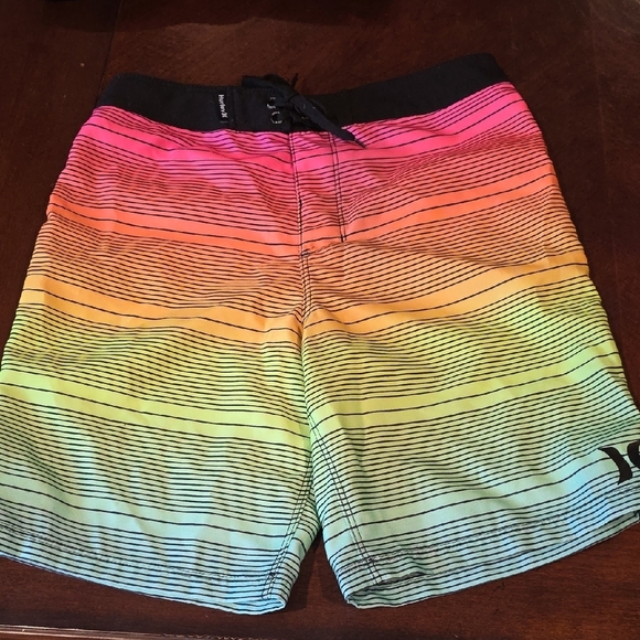(J35) Hurley Vibrant Striped Swim Shorts - Picture 1 of 8